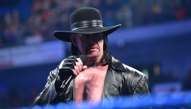 [Nostalgie] Quand l’Undertaker pose avec sa moman ! 