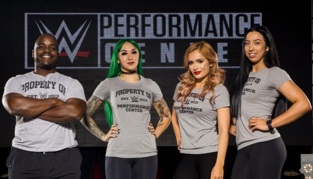 La WWE confirme la signature de Scarlett Bordeaux et autres