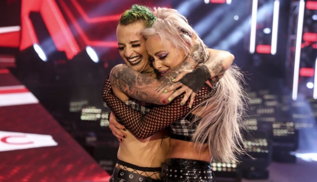 Ruby Soho garde un oeil sur Liv Morgan 