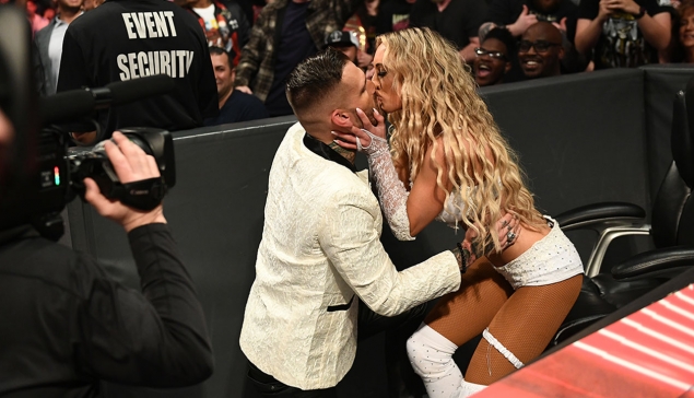 Carmella et Corey Graves sont maintenant mariés