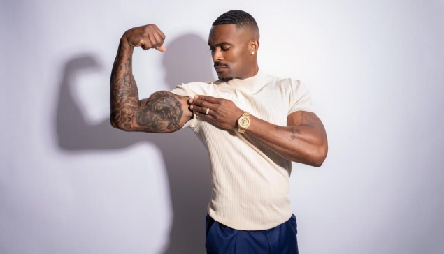Montez Ford explique la signification de ses tatouages