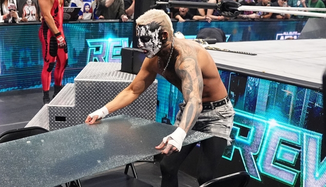 Darby Allin fait le point sur sa blessure au pied