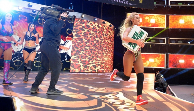 Les IIconics n'étaient pas au courant du cash-in de Carmella