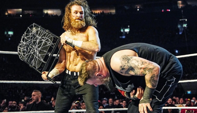 Logan Paul confirme que les barbelés dans le match opposant Sami Zayn et Kevin Owens lors de WWE Elimination Chamber 2025 étaient bien réels