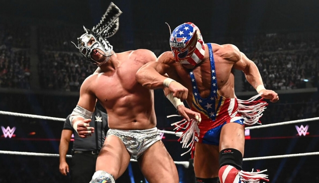Big E pense que c'est Chad Gable derrière le masque de El Grande Americano