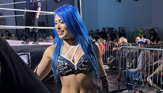 Giulia remonte sur le ring suite à sa blessure