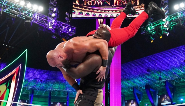 Omos est prêt à faire son retour à la WWE