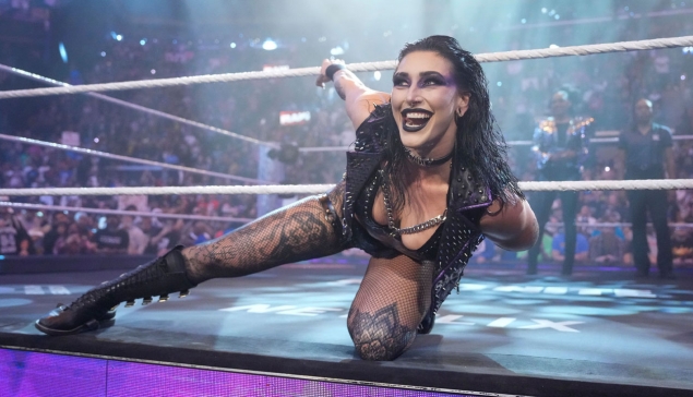 Rhea Ripley s'en prend aux fans qui dénigrent les catcheuses